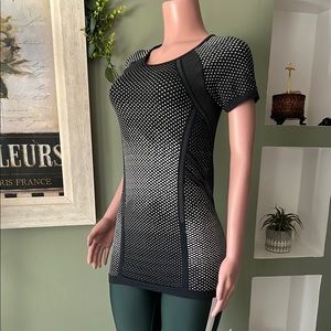 Women's Black and White Top